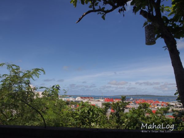 宮古島、港の眺めと木々